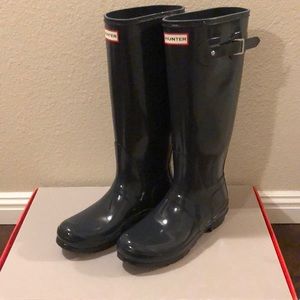 NWT Hunter Tall glossy Dark Slate size 10